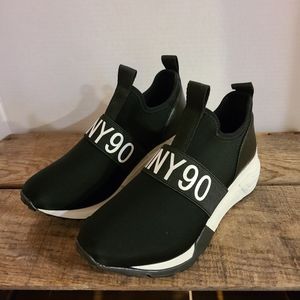 NEW Steve Madden MNY90 walking shoes